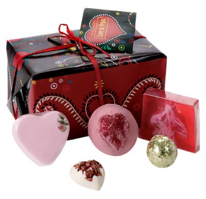   - Love in Vegas -   "Bomb Cosmetics Gift Wrapped" - 